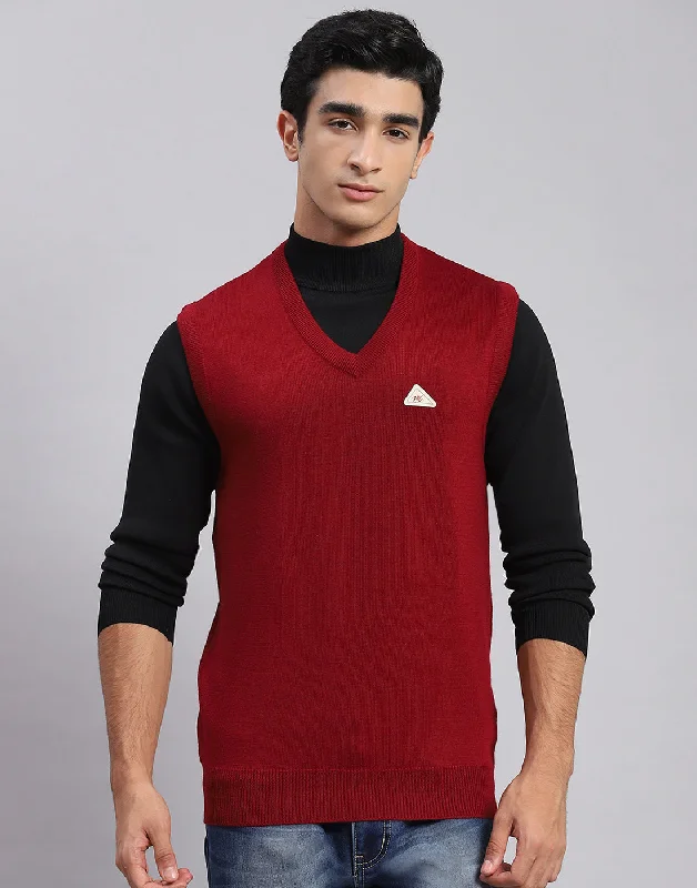 Classic And Versatile Men Maroon Solid V Neck Sleeveless Sweaters/Pullovers