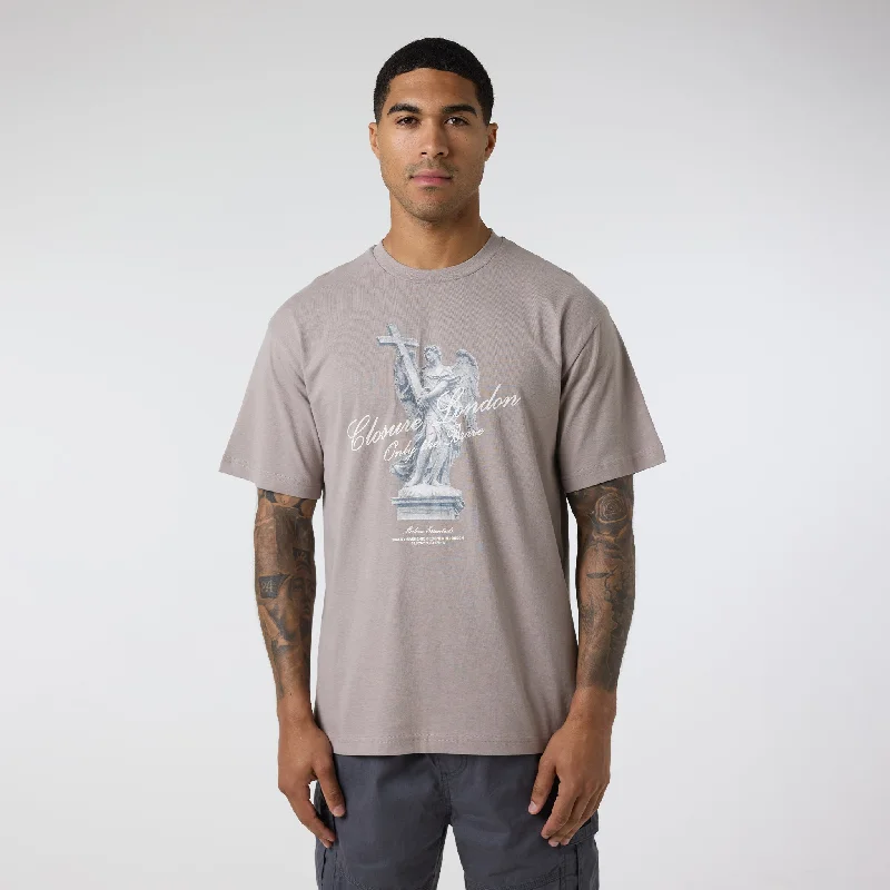 Cozy Apparel Closure Statue T-Shirt | Mushroom